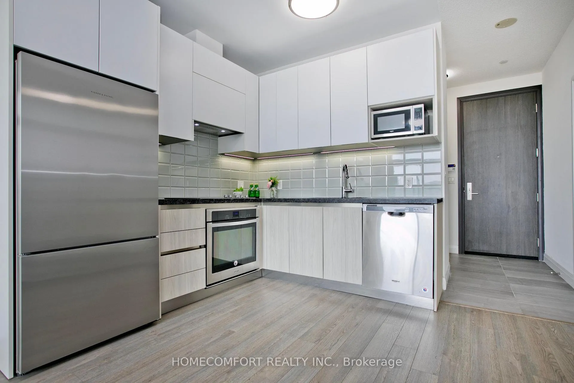 Photo 4 of Unit 815, 15 Water Walk Drive, Markham, Unionville — HOMEH
