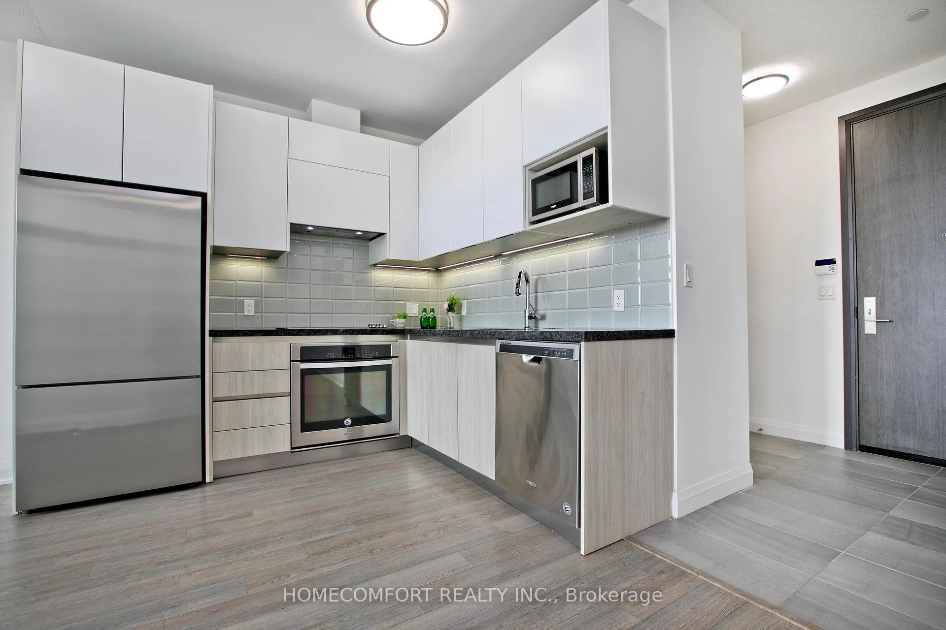 Photo 5 of Unit 815, 15 Water Walk Drive, Markham, Unionville — HOMEH