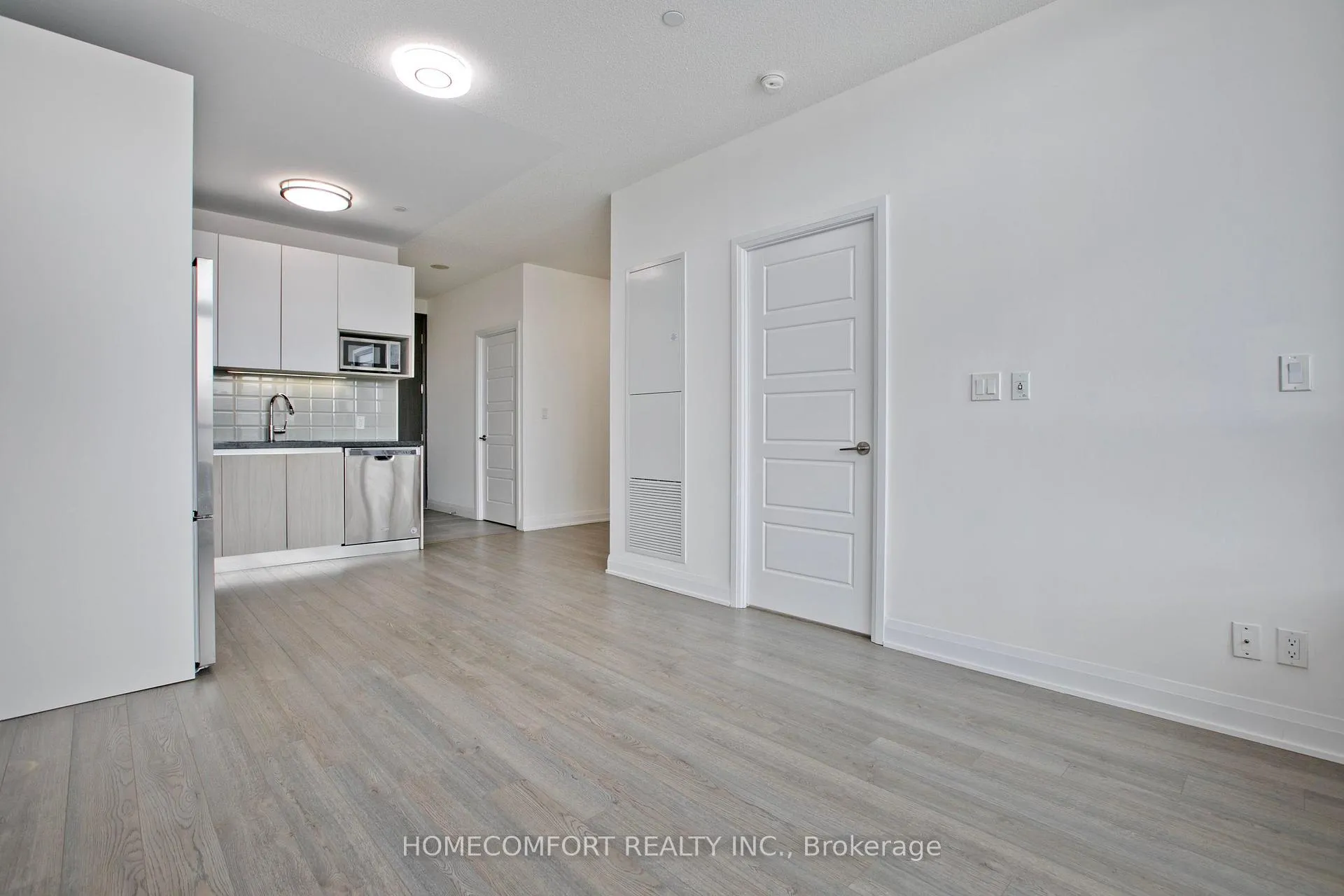 Photo 11 of Unit 815, 15 Water Walk Drive, Markham, Unionville — HOMEH