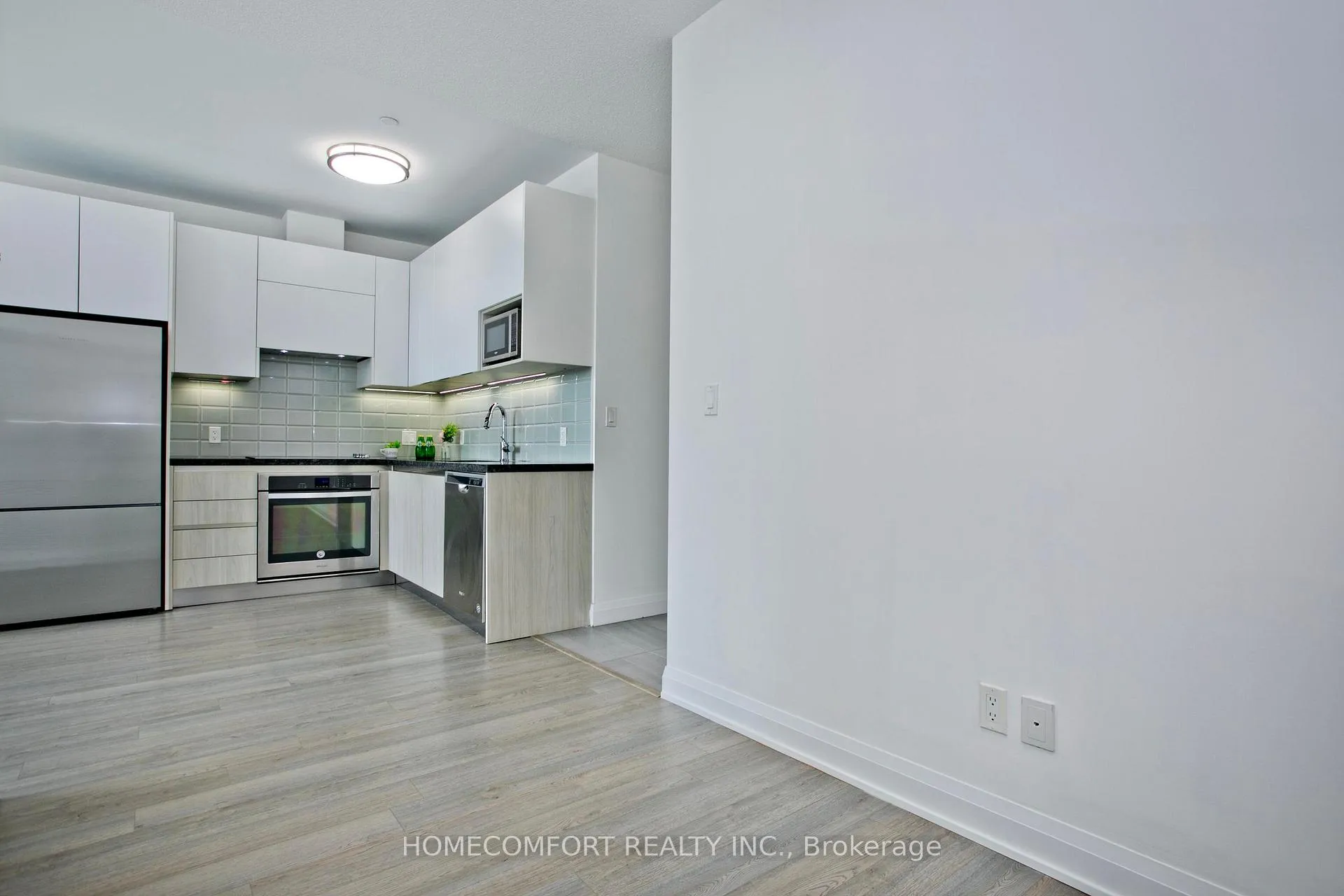 Photo 19 of Unit 815, 15 Water Walk Drive, Markham, Unionville — HOMEH