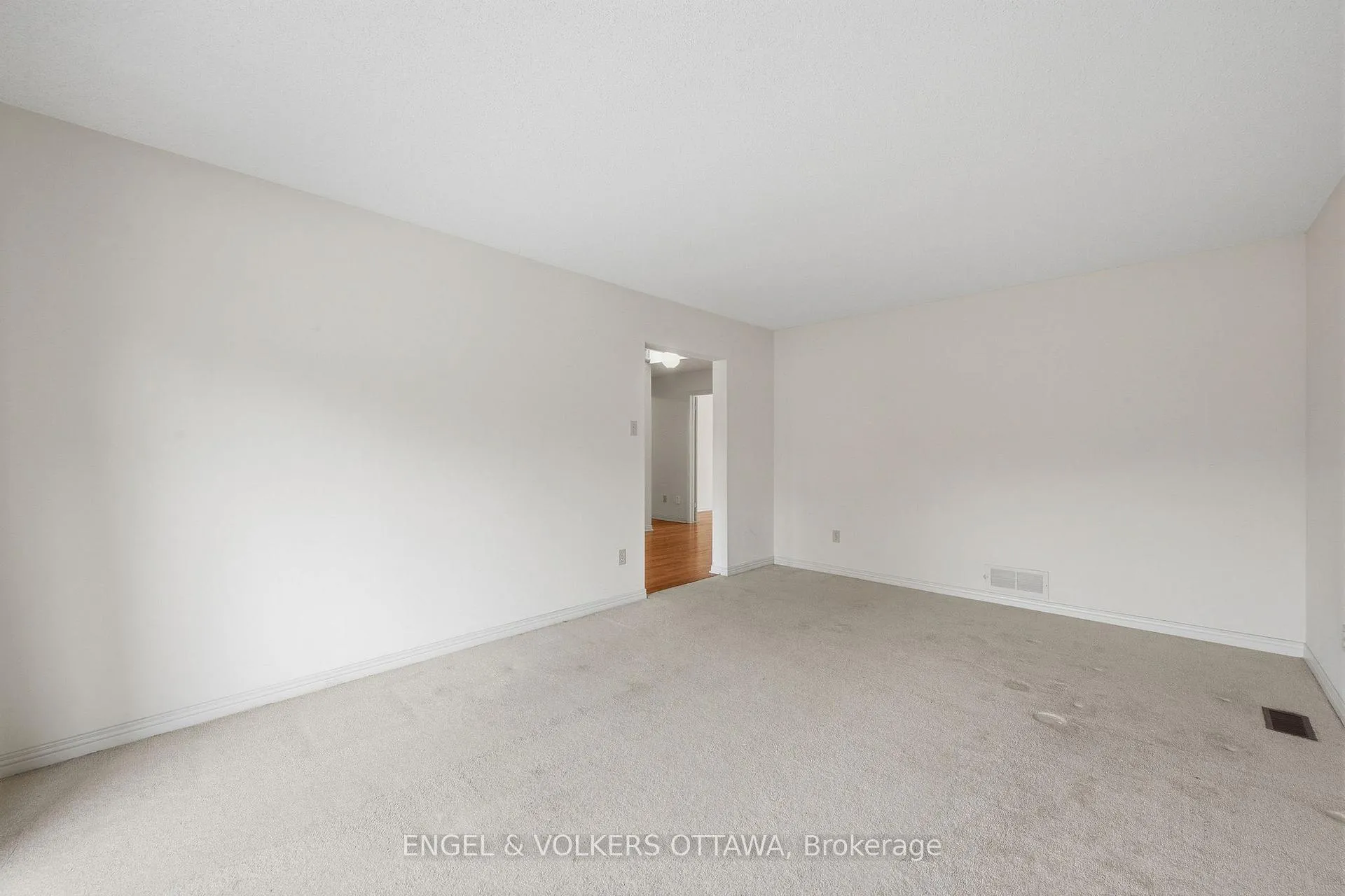 Photo 4 of 591 Merkley Drive, Ottawa, Fallingbrook/Pineridge — HOMEH