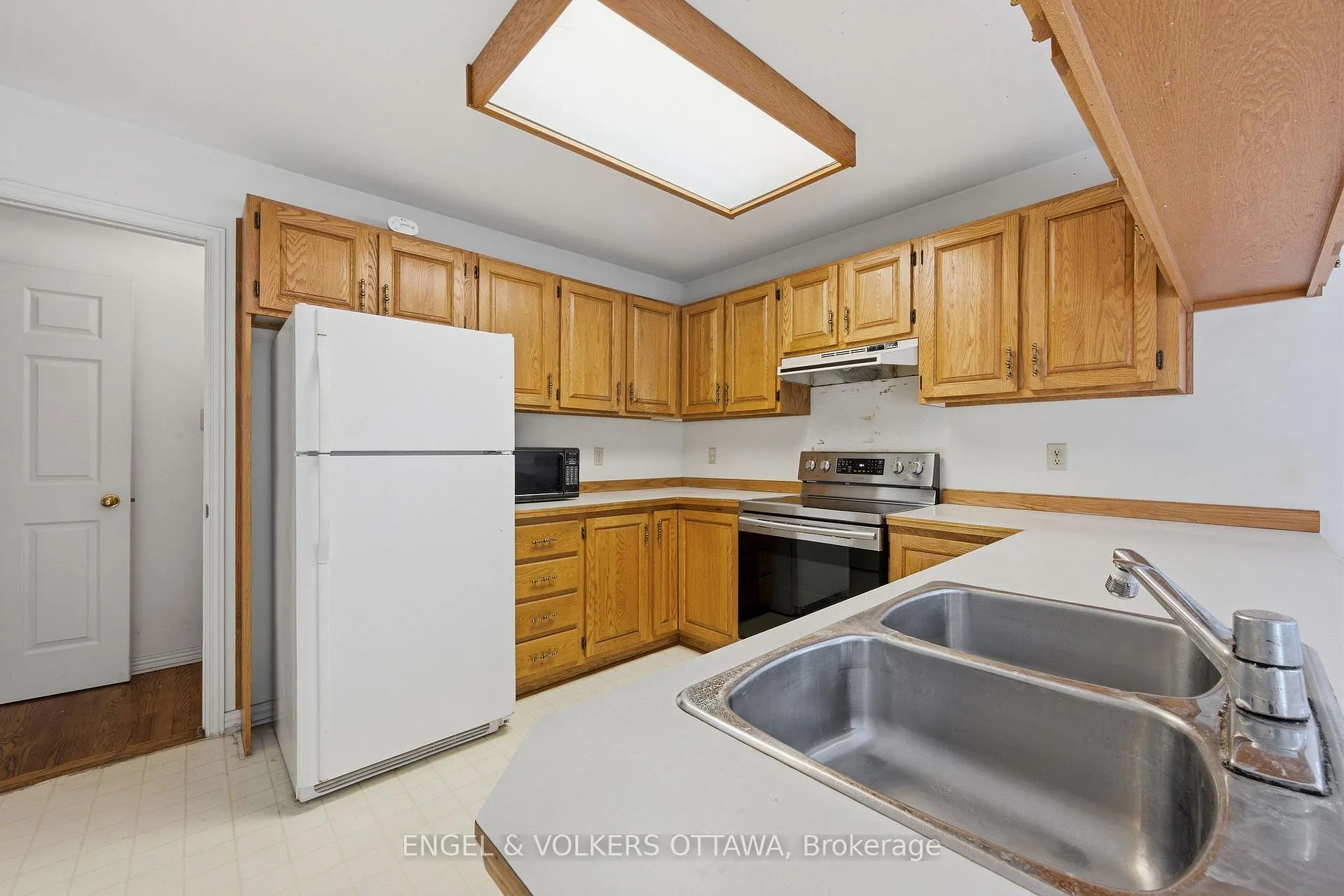 Photo 13 of 591 Merkley Drive, Ottawa, Fallingbrook/Pineridge — HOMEH