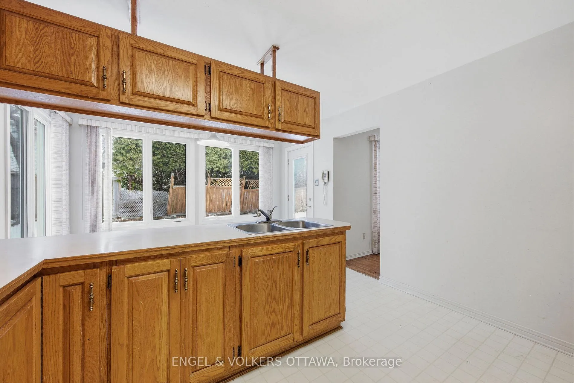 Photo 14 of 591 Merkley Drive, Ottawa, Fallingbrook/Pineridge — HOMEH