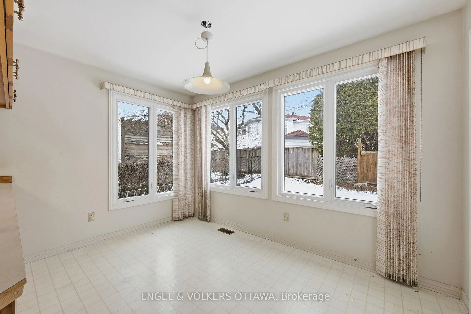 Photo 15 of 591 Merkley Drive, Ottawa, Fallingbrook/Pineridge — HOMEH