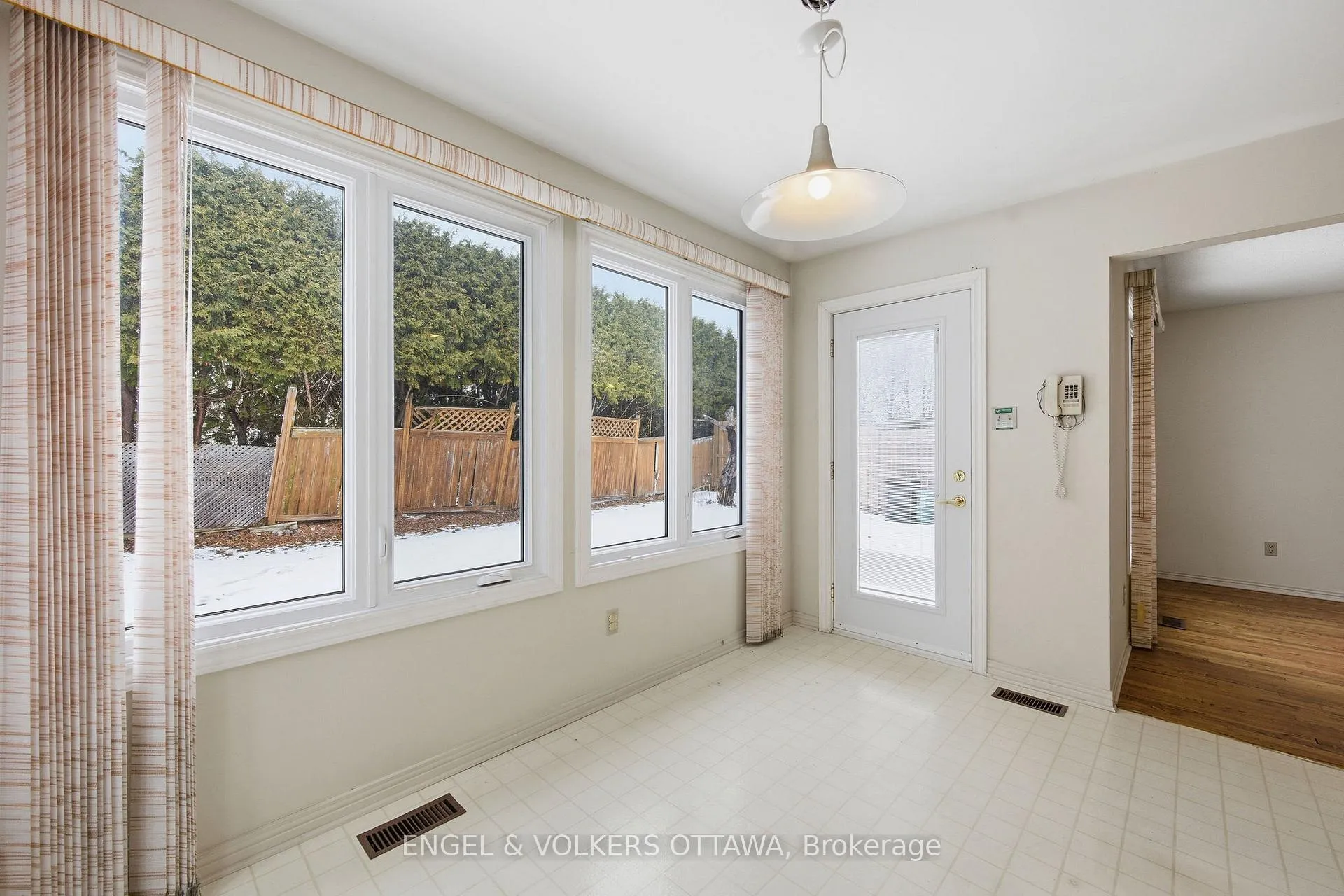 Photo 16 of 591 Merkley Drive, Ottawa, Fallingbrook/Pineridge — HOMEH