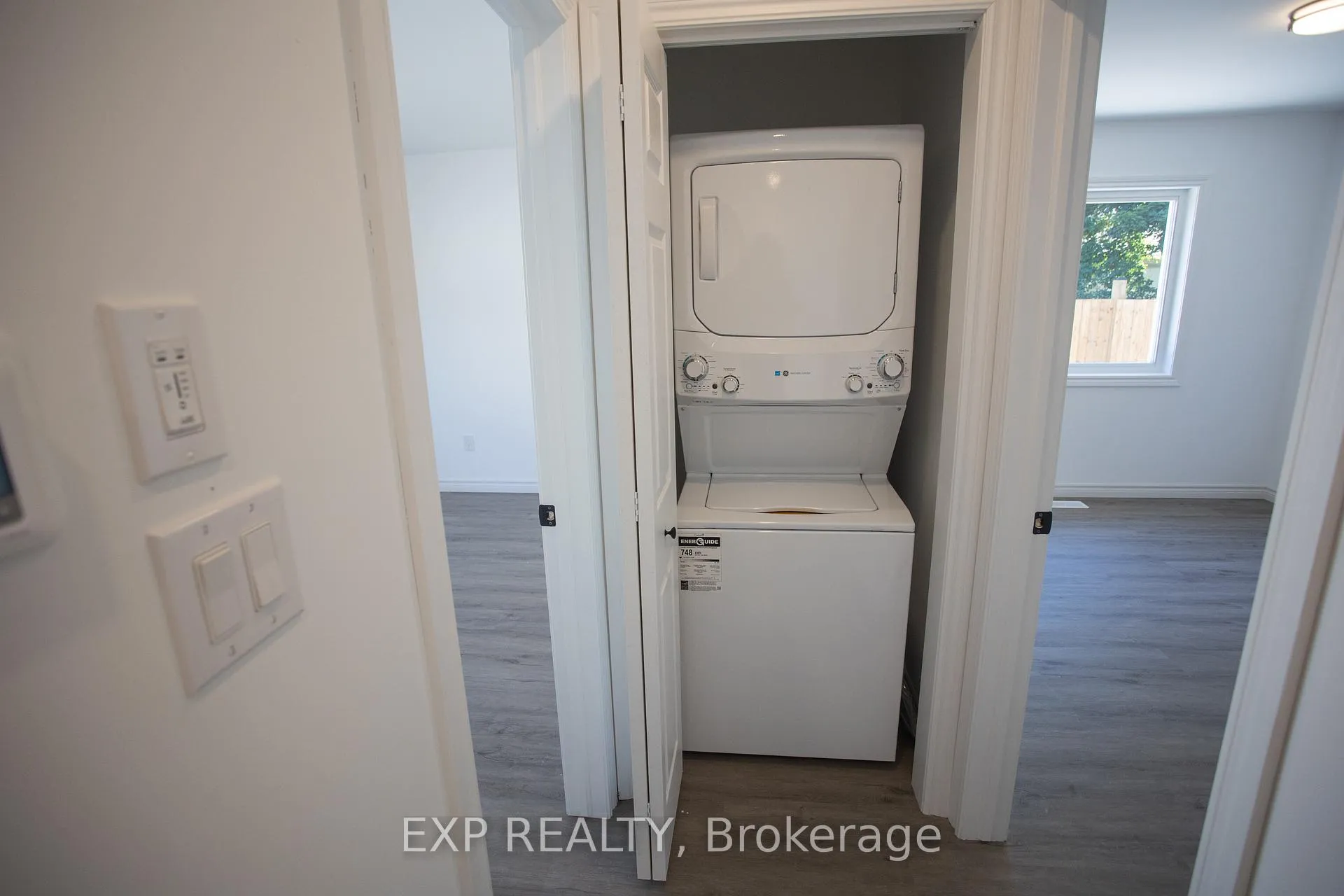 Photo 4 of Unit Unit C, 277 Grove Street, Barrie, Wellington — HOMEH