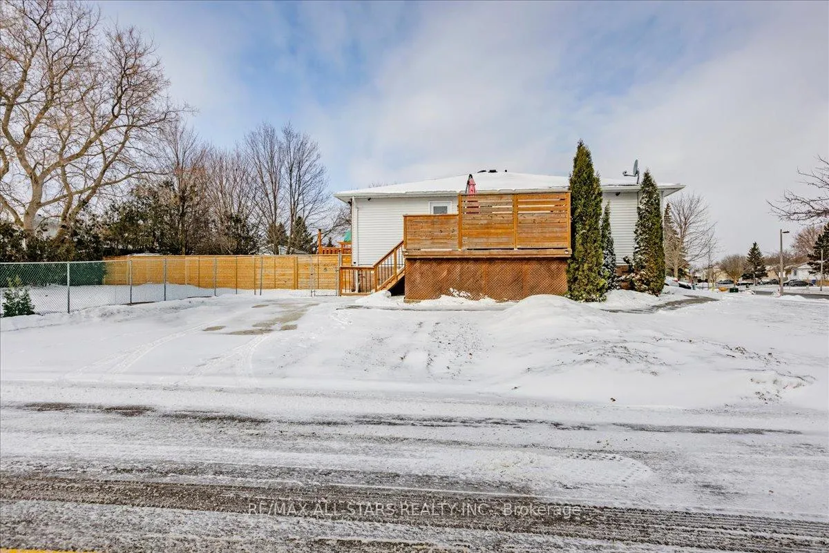 Photo 3 of 77 Biscayne Boulevard, Georgina, Keswick South — HOMEH