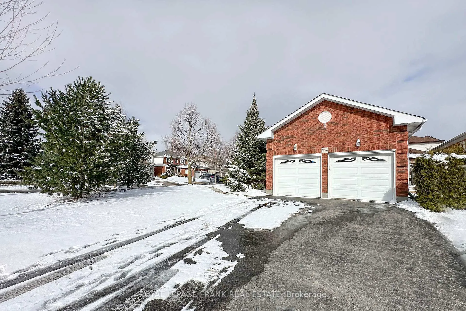 Photo 3 of 964 Deer Valley Drive, Oshawa, Northglen — HOMEH