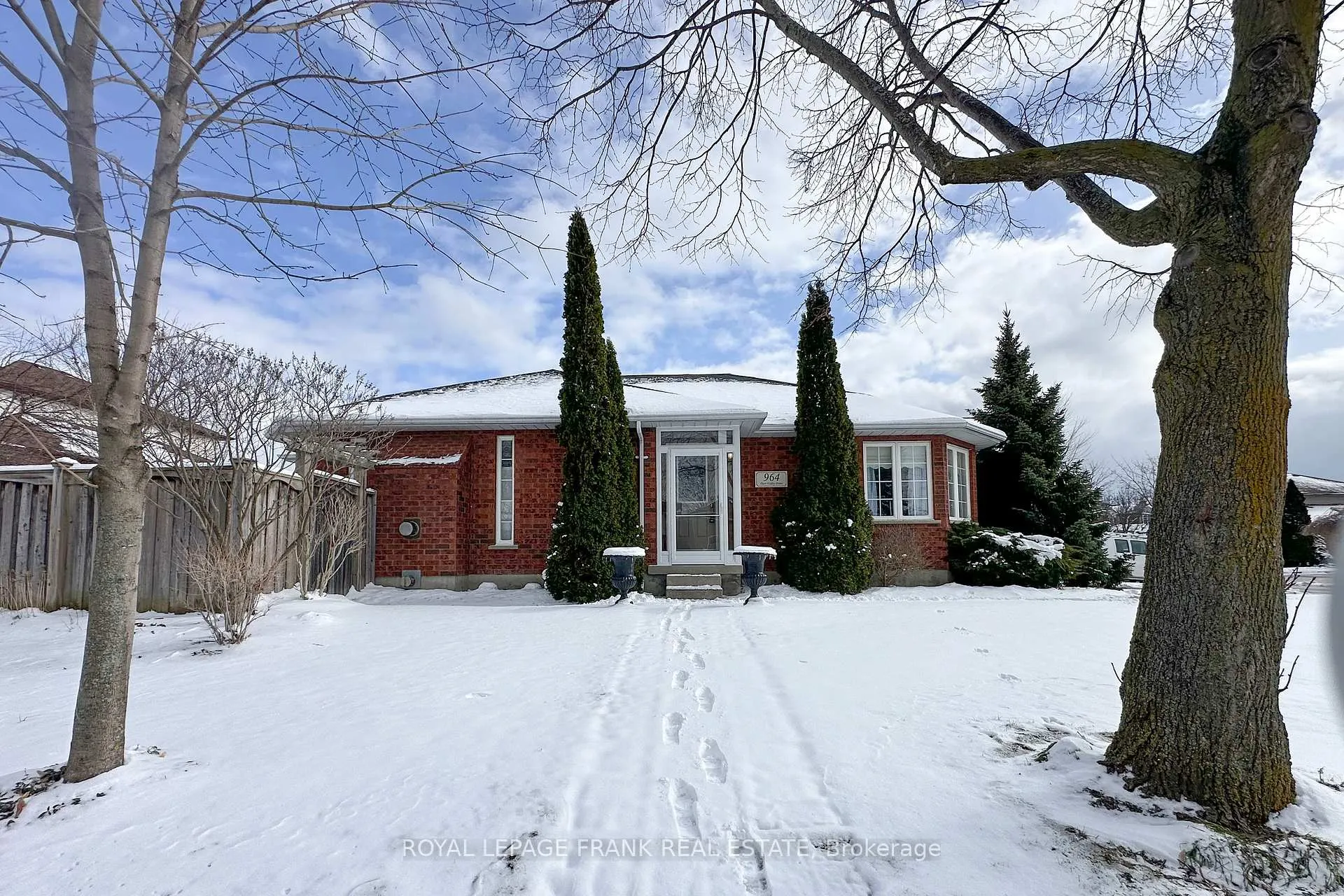 Photo 4 of 964 Deer Valley Drive, Oshawa, Northglen — HOMEH