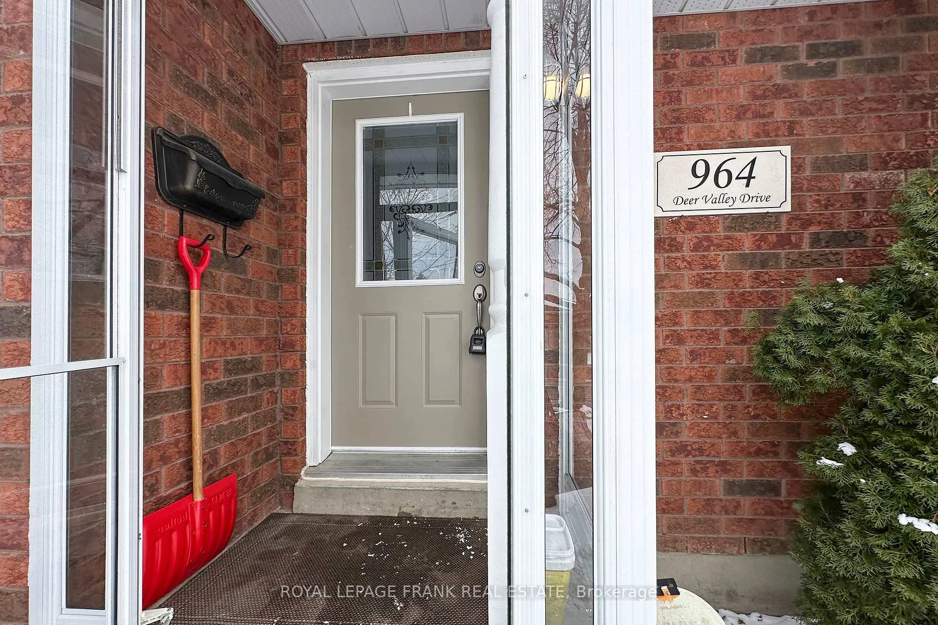 Photo 5 of 964 Deer Valley Drive, Oshawa, Northglen — HOMEH
