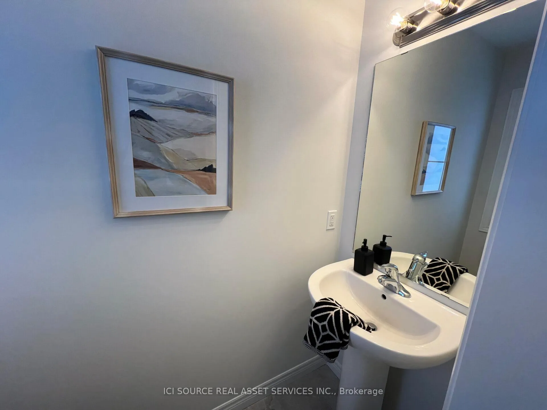 Photo 3 of 264 Tanglewood Drive, Hamilton, Rural Glanbrook — HOMEH