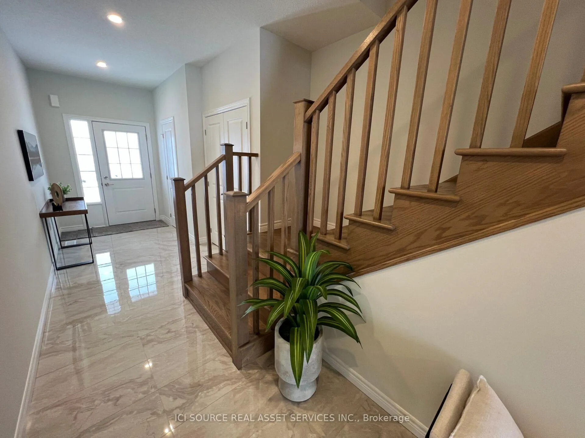 Photo 5 of 264 Tanglewood Drive, Hamilton, Rural Glanbrook — HOMEH