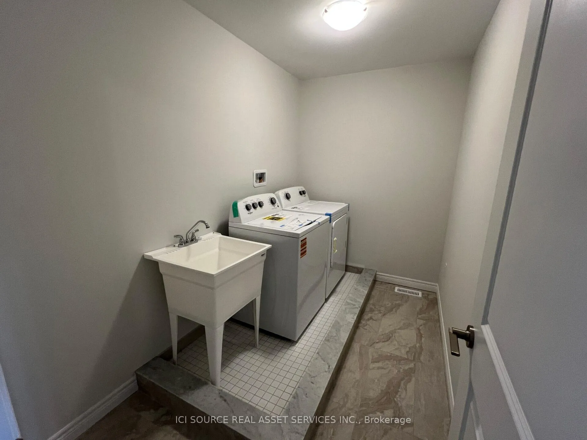 Photo 21 of 264 Tanglewood Drive, Hamilton, Rural Glanbrook — HOMEH