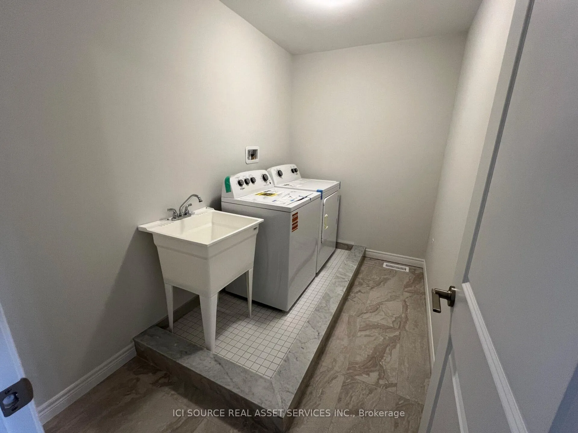 Photo 22 of 264 Tanglewood Drive, Hamilton, Rural Glanbrook — HOMEH