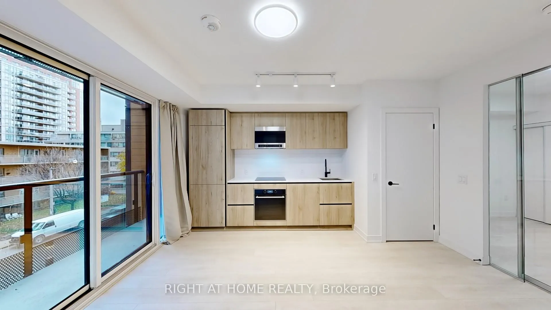 Photo 2 of Unit 308, 117 Broadway Avenue, Toronto, Mount Pleasant West — HOMEH