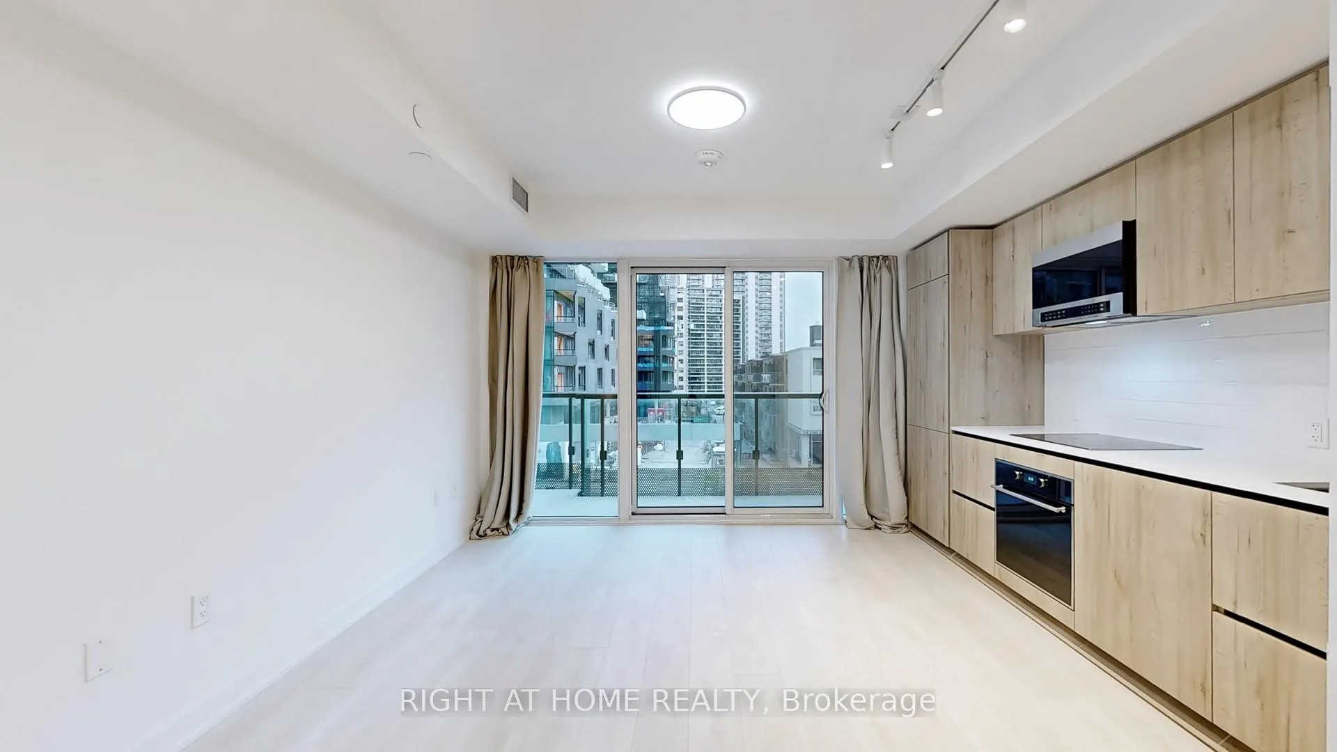 Photo 4 of Unit 308, 117 Broadway Avenue, Toronto, Mount Pleasant West — HOMEH