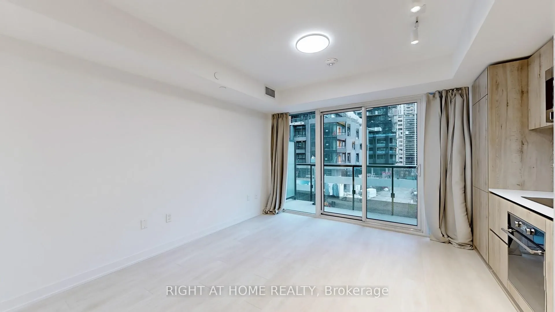Photo 5 of Unit 308, 117 Broadway Avenue, Toronto, Mount Pleasant West — HOMEH