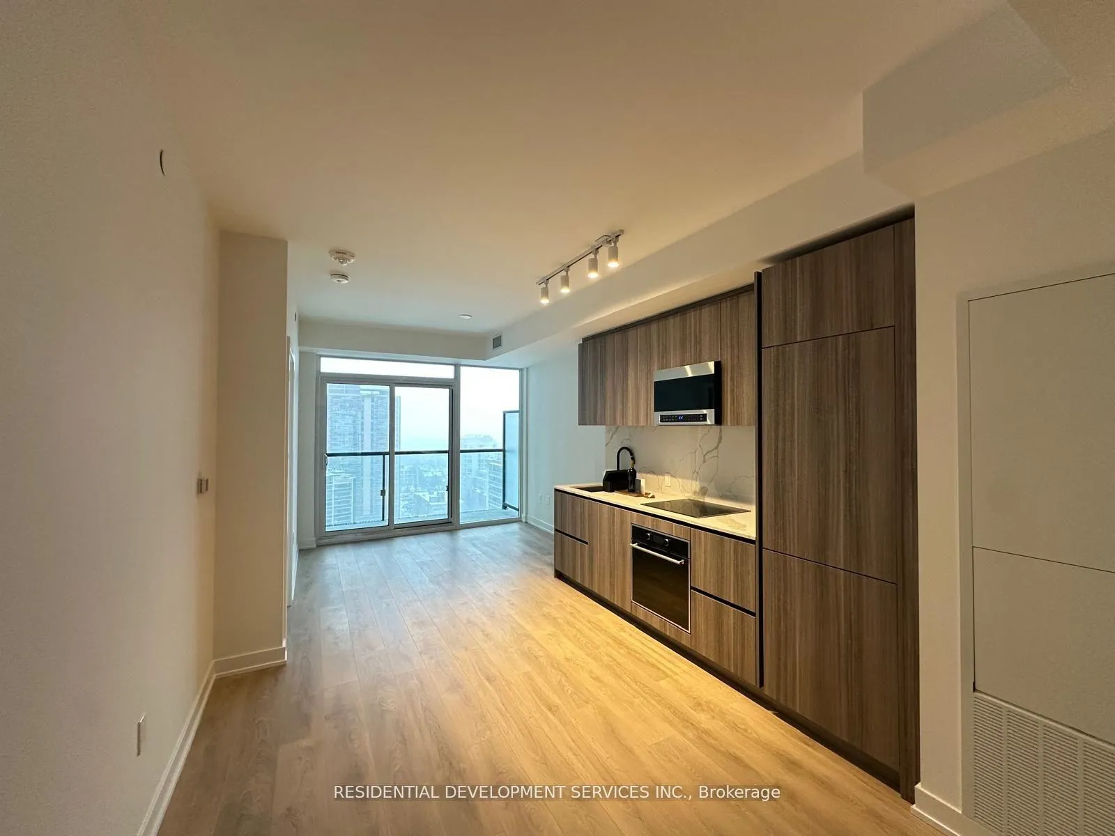 Front of Unit 1707N, 117 Broadway Avenue