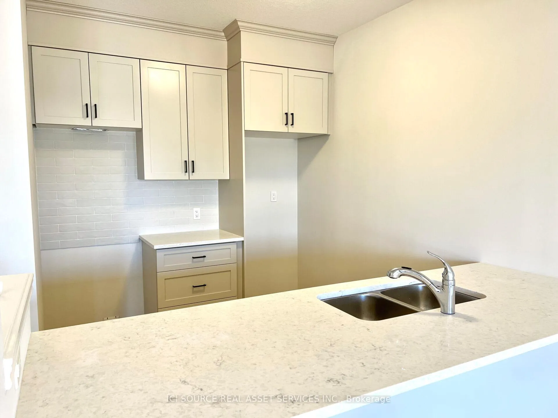 Photo 4 of Unit 33, 295 Tanglewood Drive, Hamilton, Binbrook — HOMEH