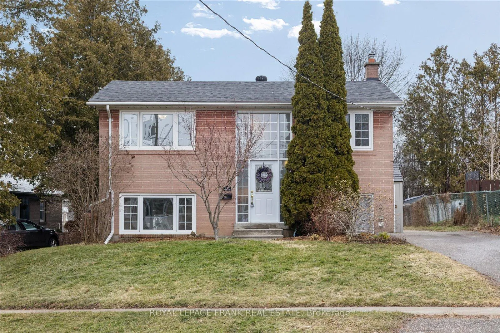 Photo 1 of 923 Greenwood Crescent, Whitby, Downtown Whitby — HOMEH