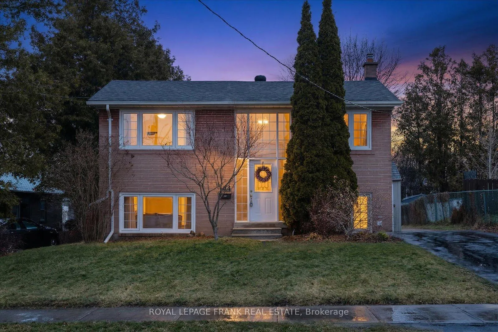 Photo 2 of 923 Greenwood Crescent, Whitby, Downtown Whitby — HOMEH