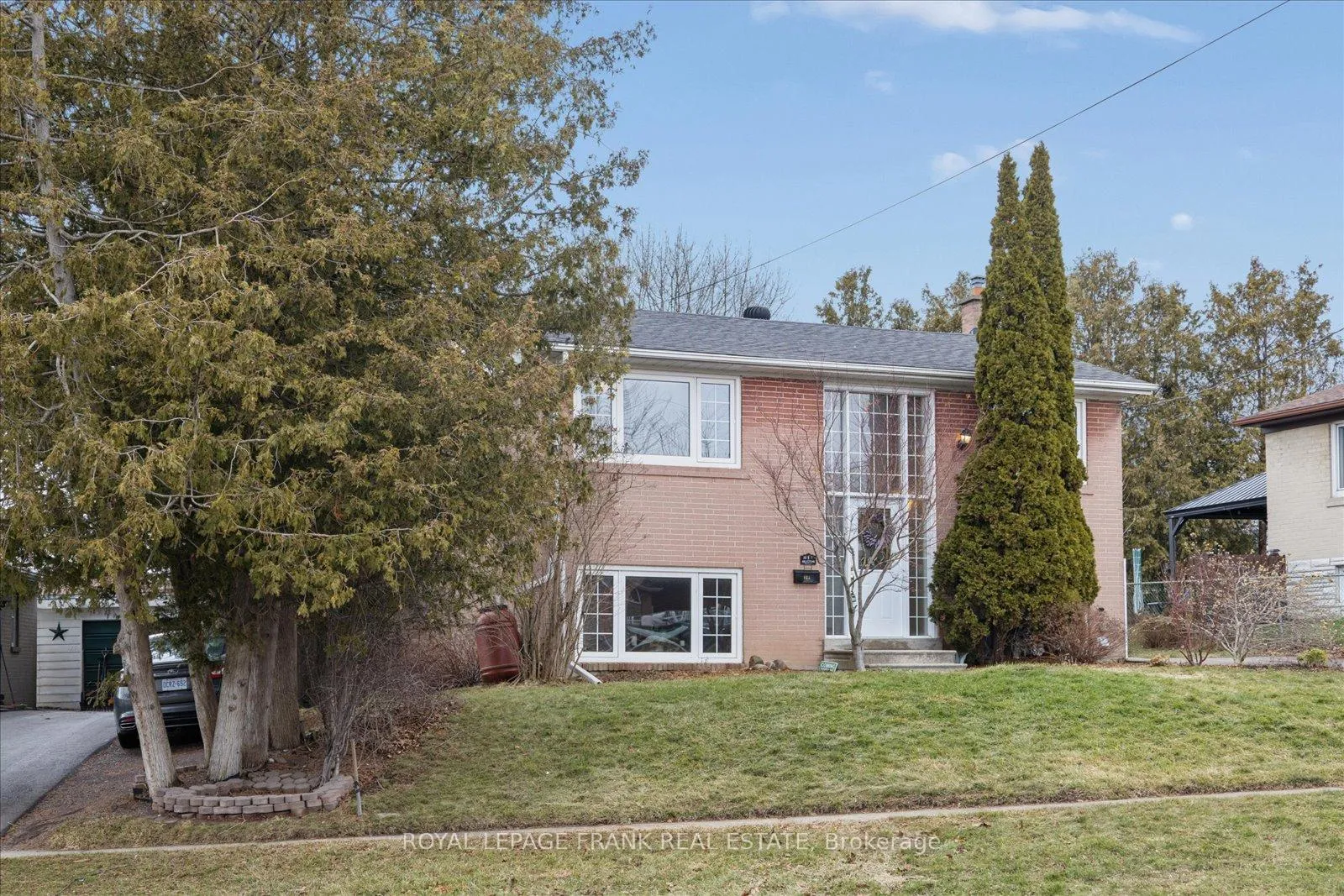 Photo 4 of 923 Greenwood Crescent, Whitby, Downtown Whitby — HOMEH