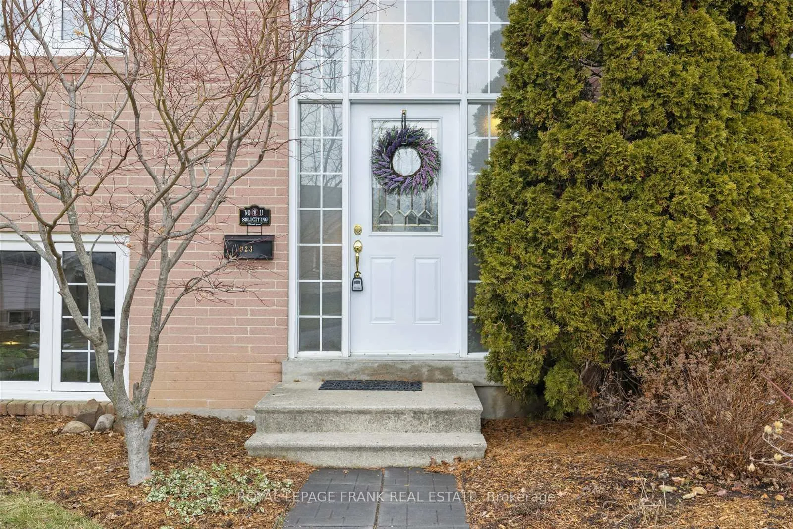 Photo 5 of 923 Greenwood Crescent, Whitby, Downtown Whitby — HOMEH