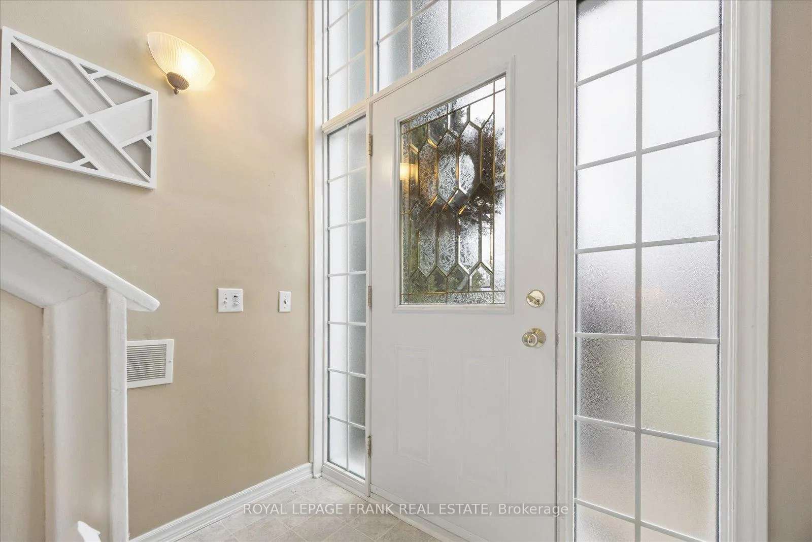 Photo 7 of 923 Greenwood Crescent, Whitby, Downtown Whitby — HOMEH