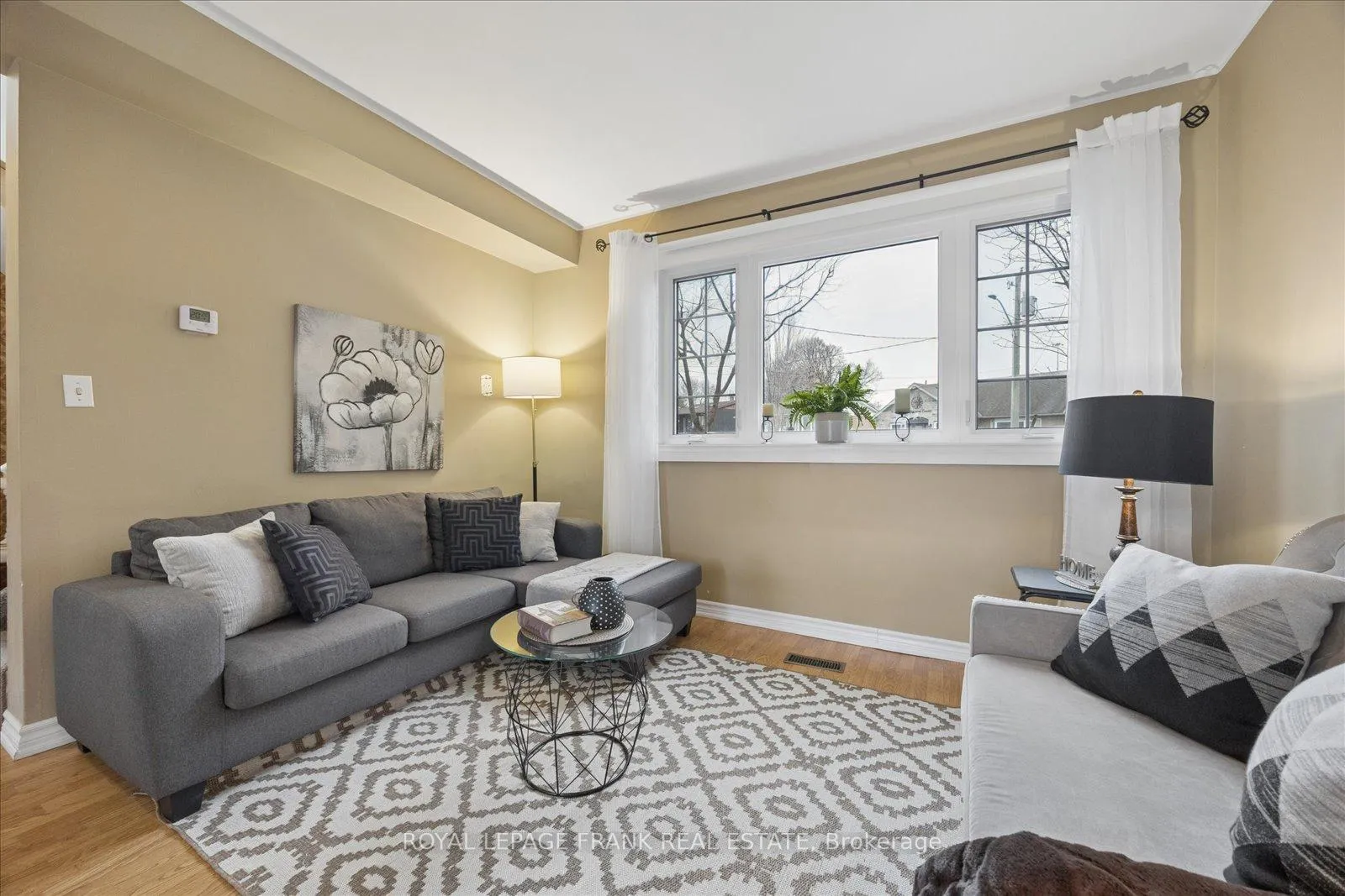 Photo 12 of 923 Greenwood Crescent, Whitby, Downtown Whitby — HOMEH