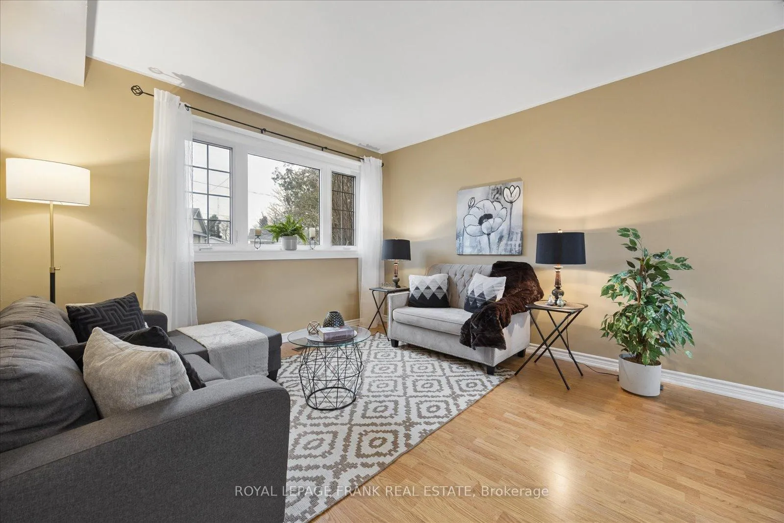 Photo 13 of 923 Greenwood Crescent, Whitby, Downtown Whitby — HOMEH