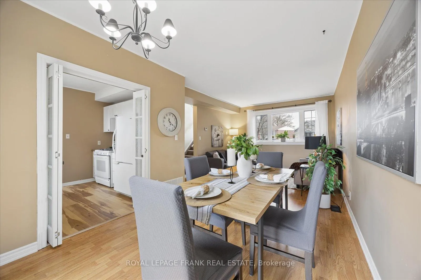 Photo 18 of 923 Greenwood Crescent, Whitby, Downtown Whitby — HOMEH