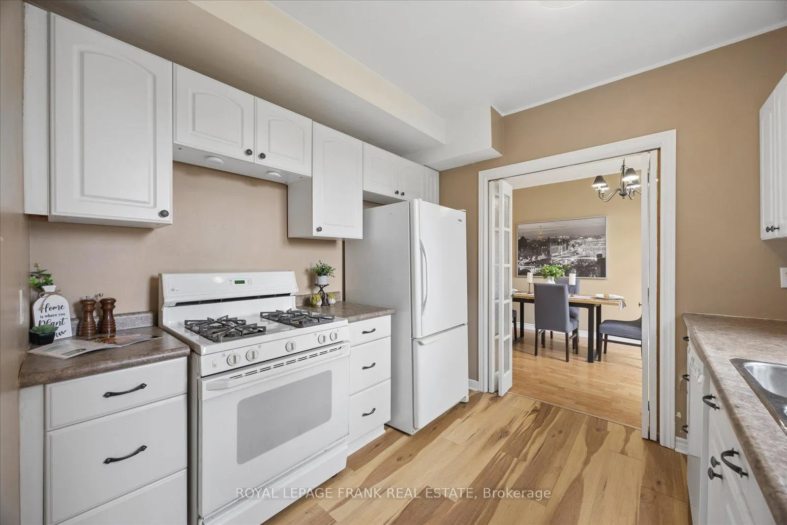 Photo 20 of 923 Greenwood Crescent, Whitby, Downtown Whitby — HOMEH