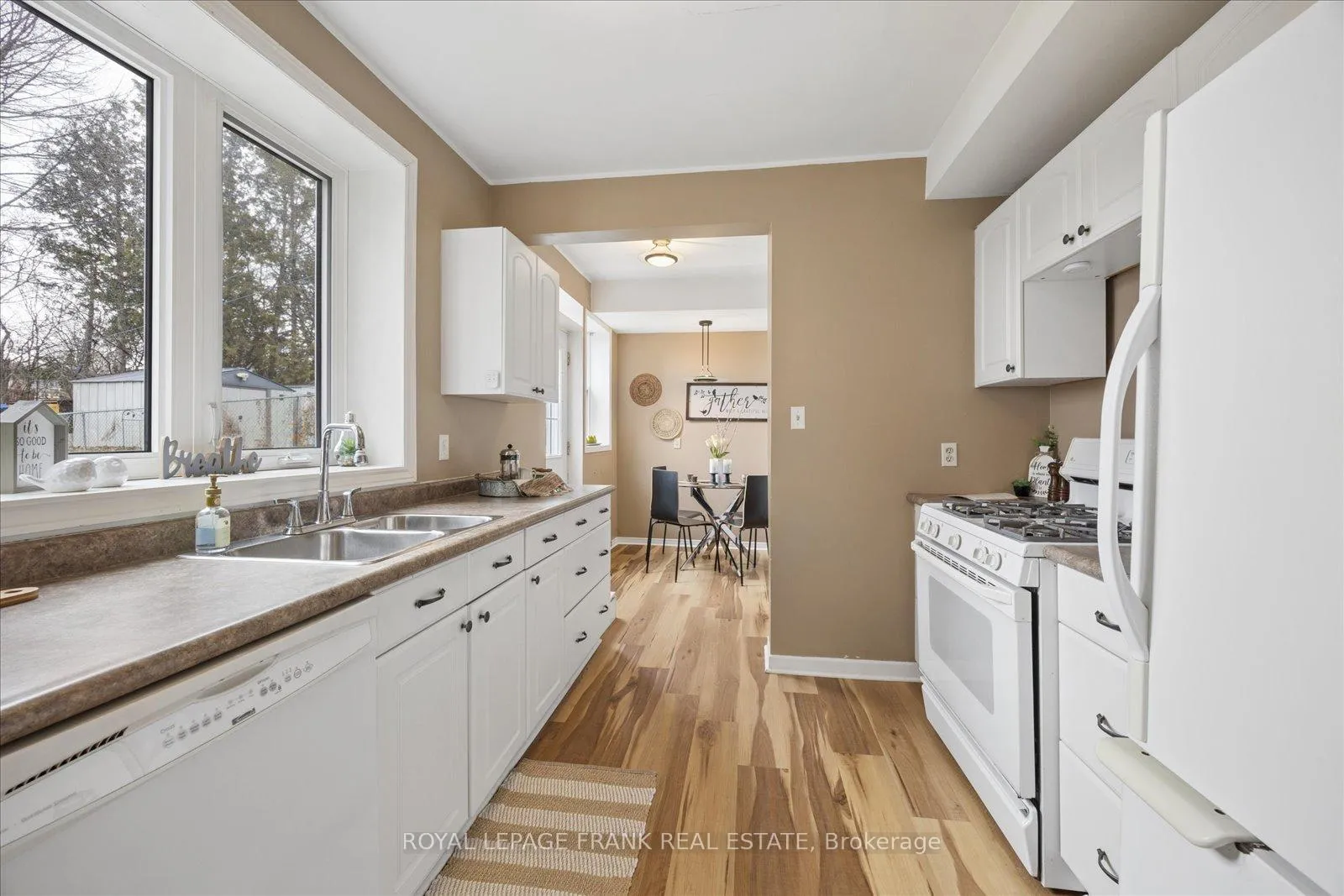 Photo 24 of 923 Greenwood Crescent, Whitby, Downtown Whitby — HOMEH