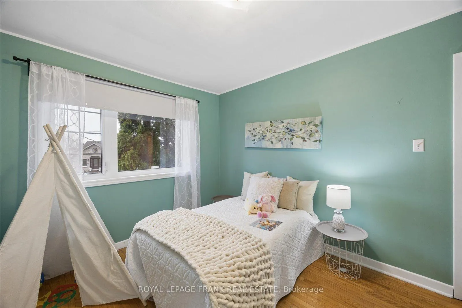 Photo 36 of 923 Greenwood Crescent, Whitby, Downtown Whitby — HOMEH