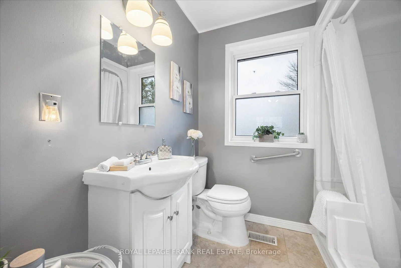Photo 41 of 923 Greenwood Crescent, Whitby, Downtown Whitby — HOMEH