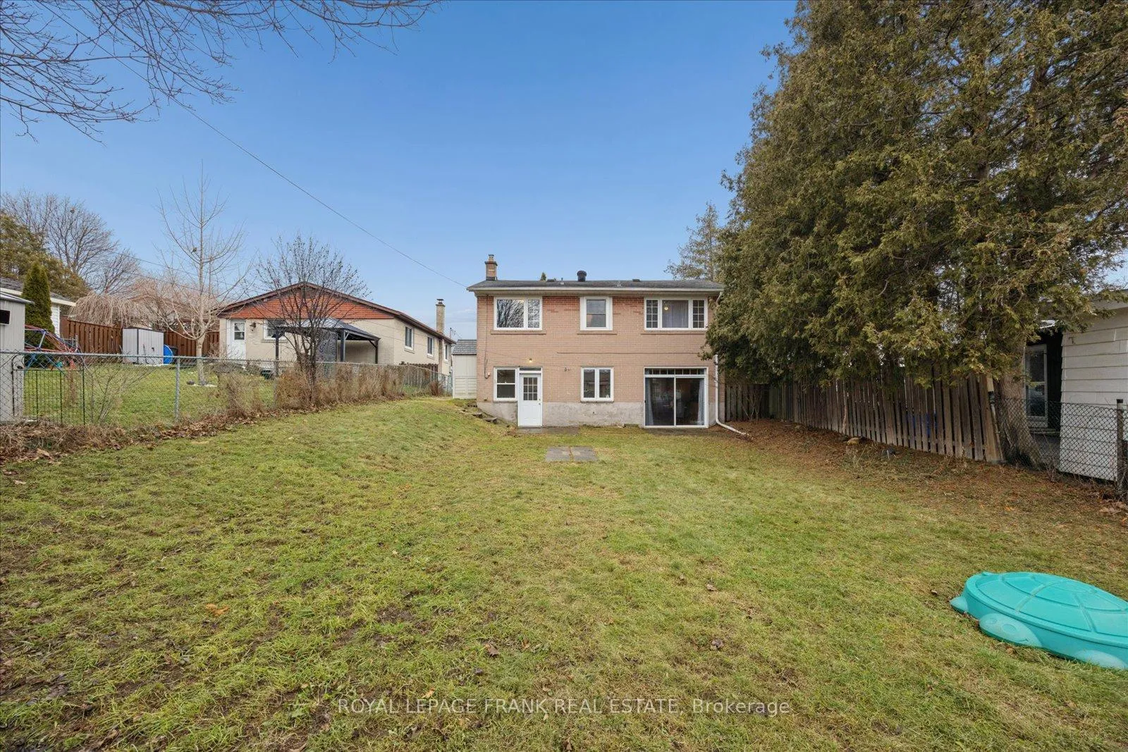 Photo 48 of 923 Greenwood Crescent, Whitby, Downtown Whitby — HOMEH