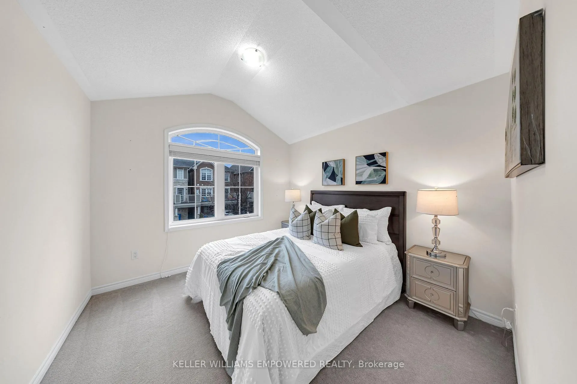 Photo 11 of 39 Stocks Lane, Aurora, Rural Aurora — HOMEH