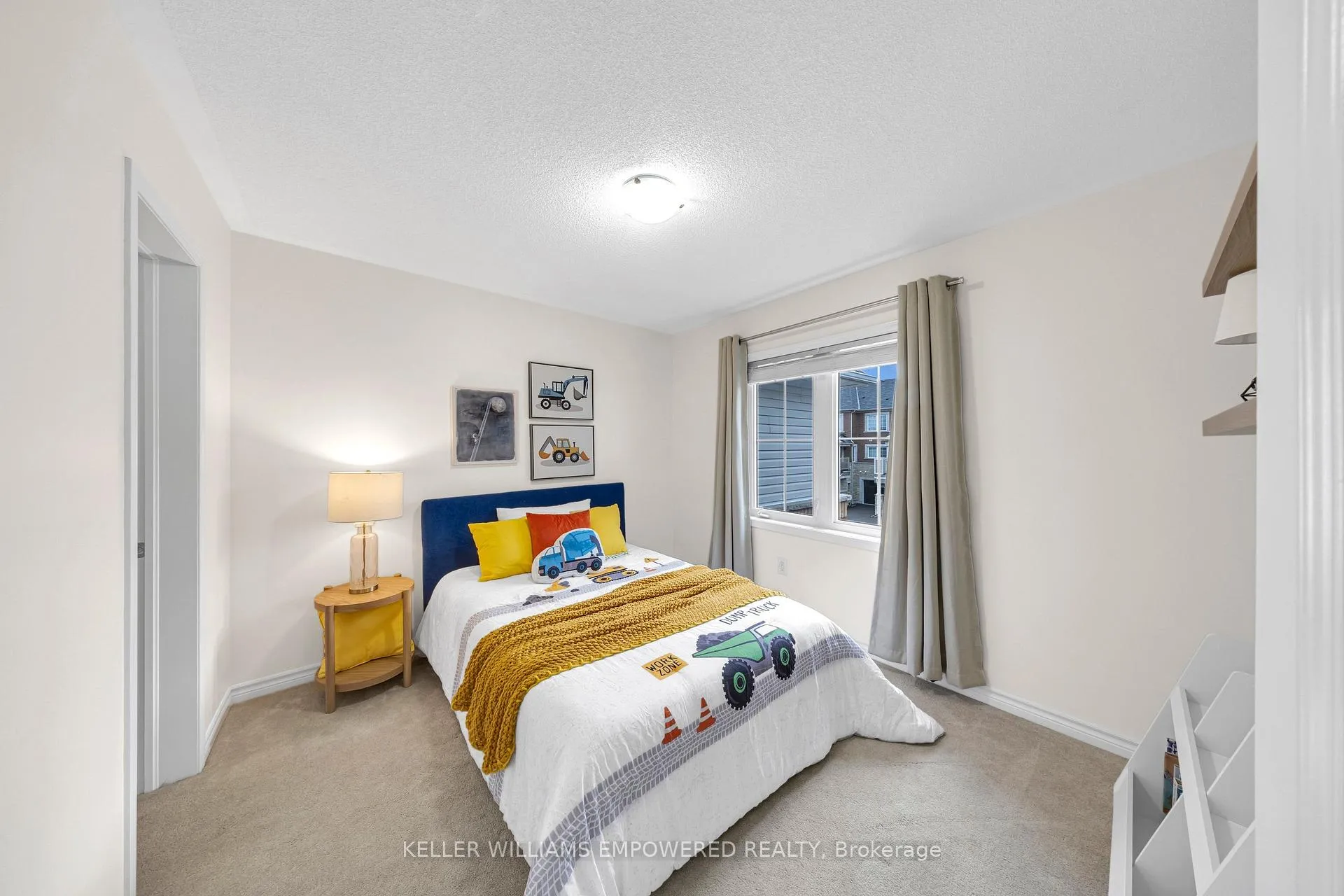 Photo 12 of 39 Stocks Lane, Aurora, Rural Aurora — HOMEH