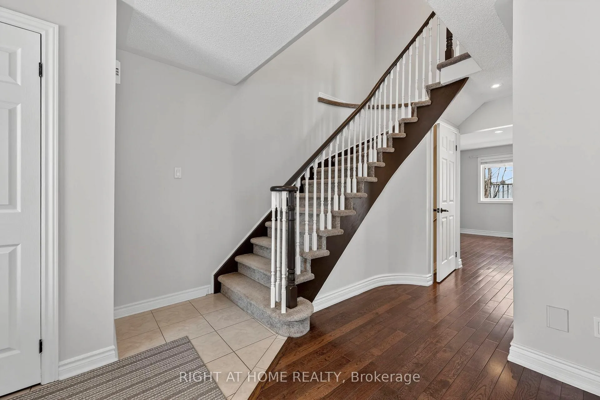 Photo 6 of 65 Masters Drive, Barrie, East Bayfield — HOMEH