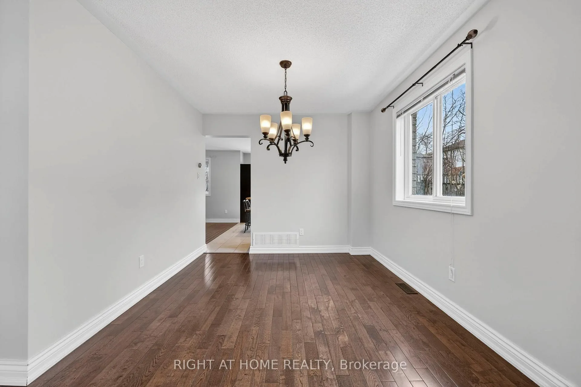 Photo 7 of 65 Masters Drive, Barrie, East Bayfield — HOMEH