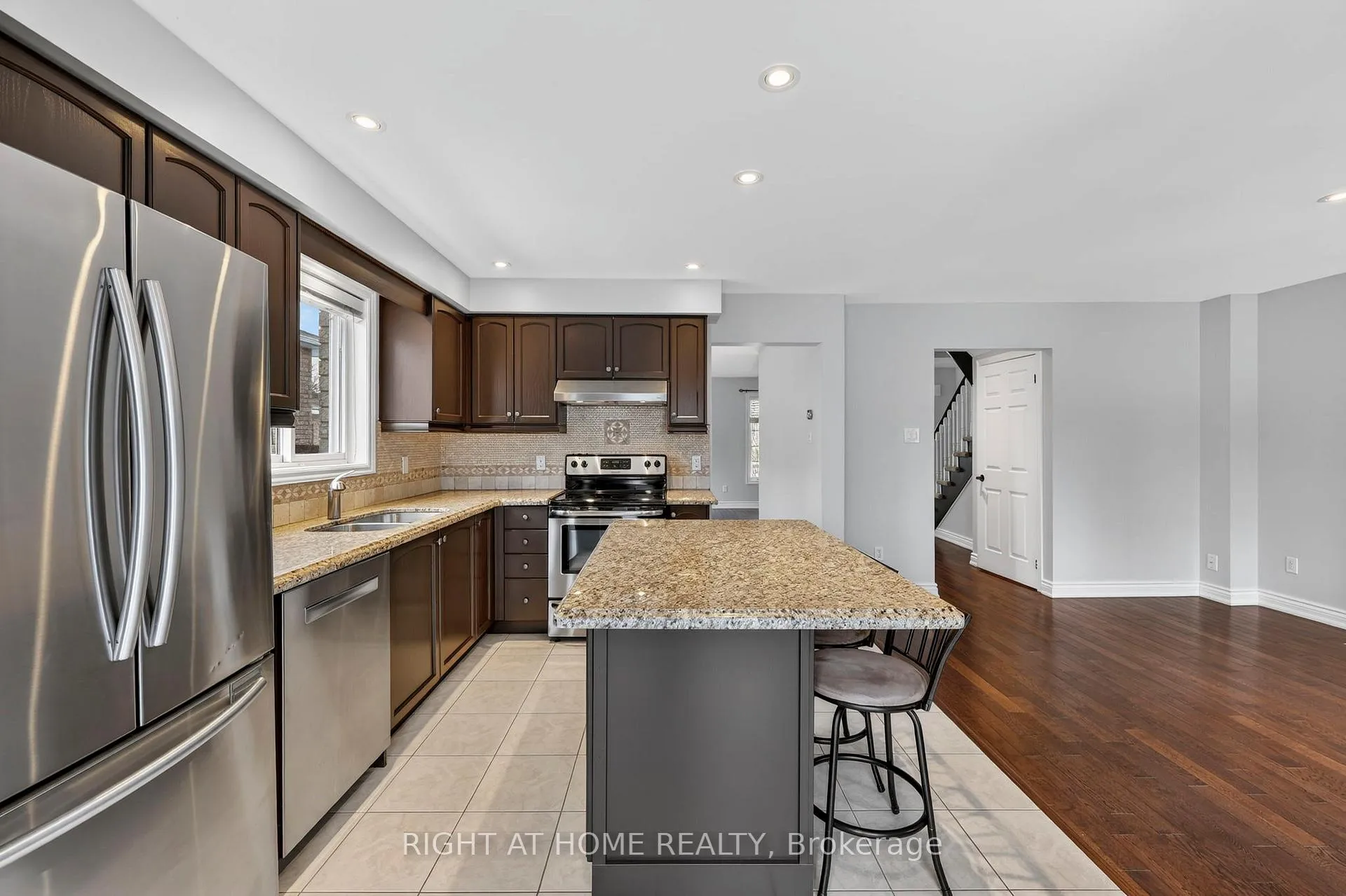 Photo 9 of 65 Masters Drive, Barrie, East Bayfield — HOMEH