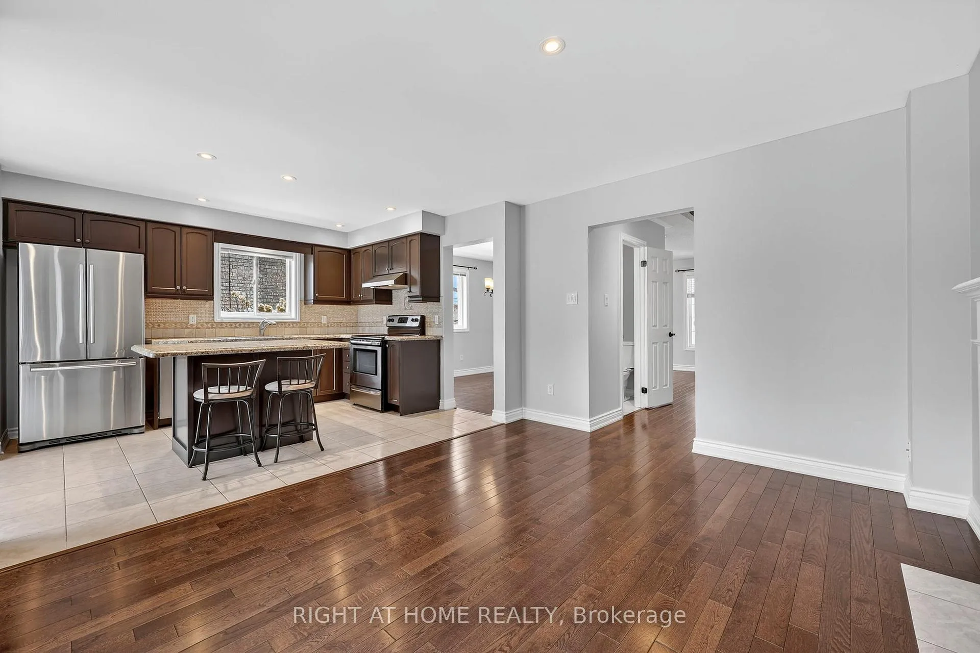 Photo 10 of 65 Masters Drive, Barrie, East Bayfield — HOMEH