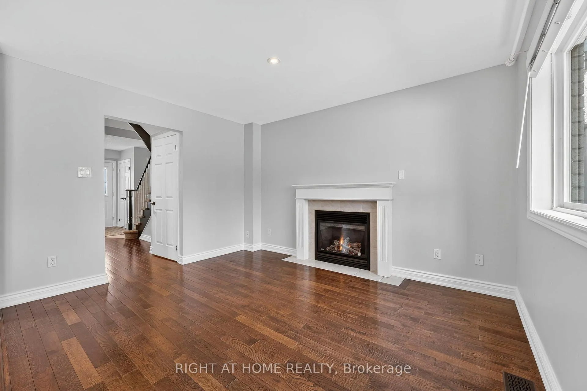 Photo 11 of 65 Masters Drive, Barrie, East Bayfield — HOMEH