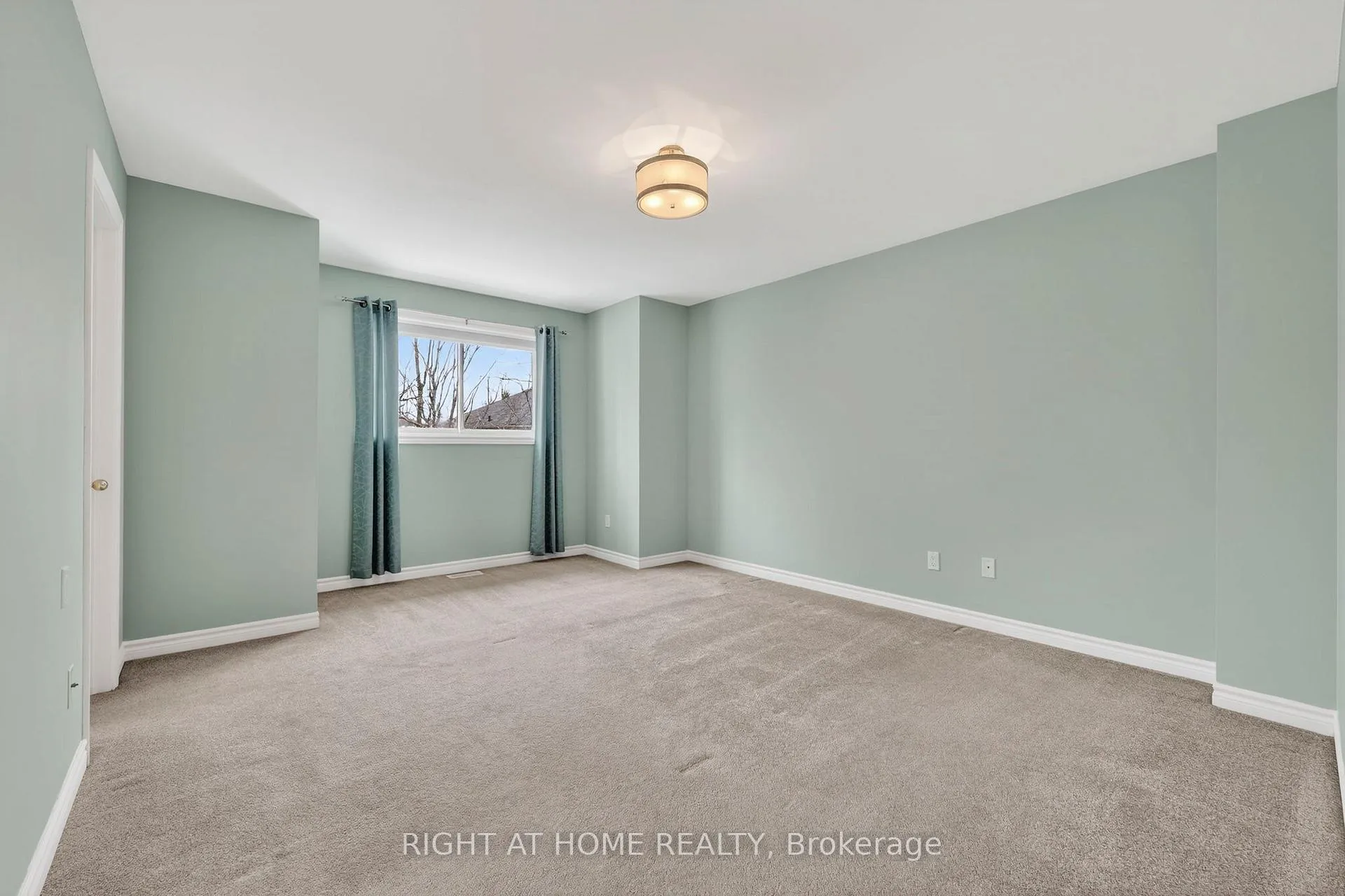 Photo 13 of 65 Masters Drive, Barrie, East Bayfield — HOMEH