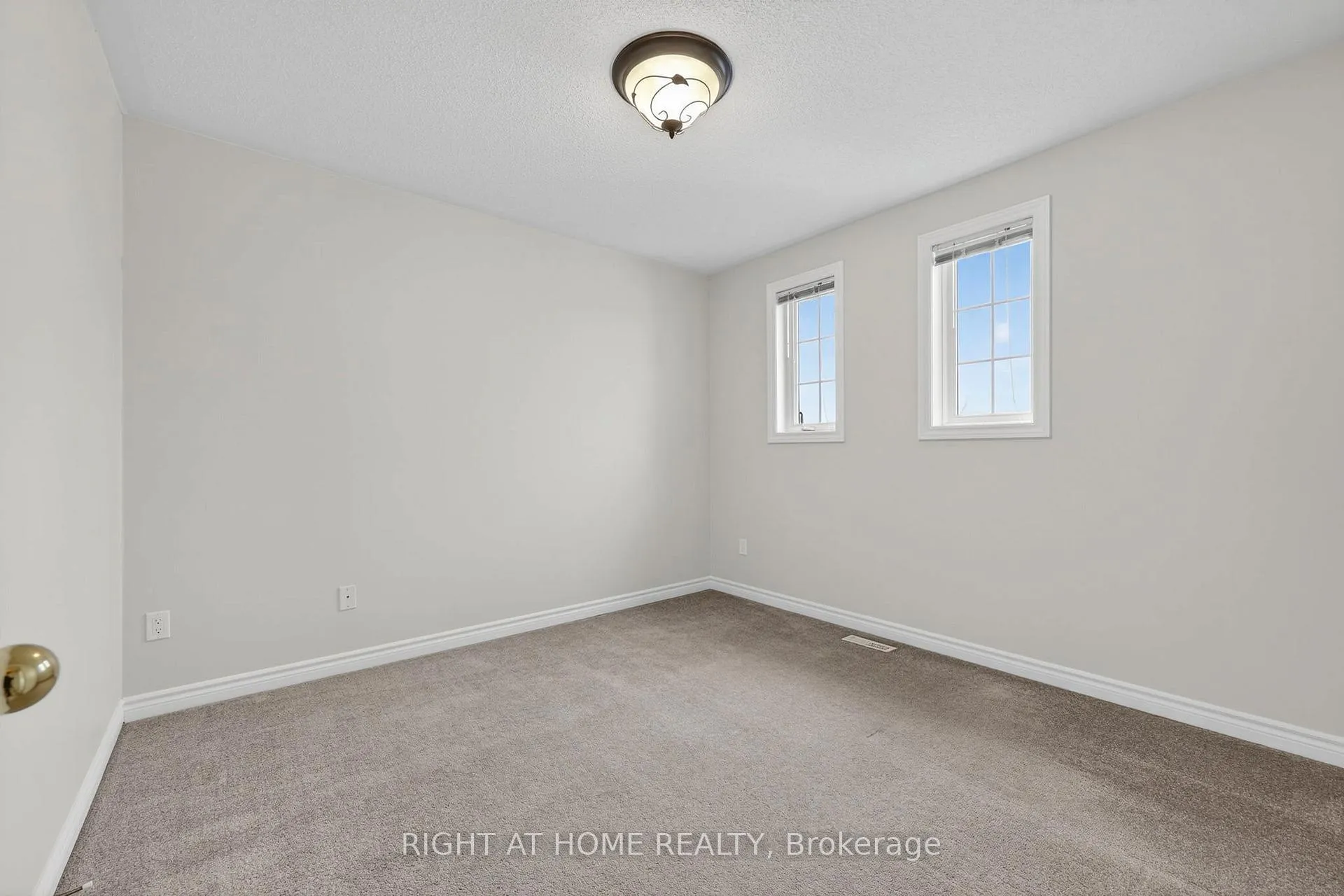 Photo 18 of 65 Masters Drive, Barrie, East Bayfield — HOMEH