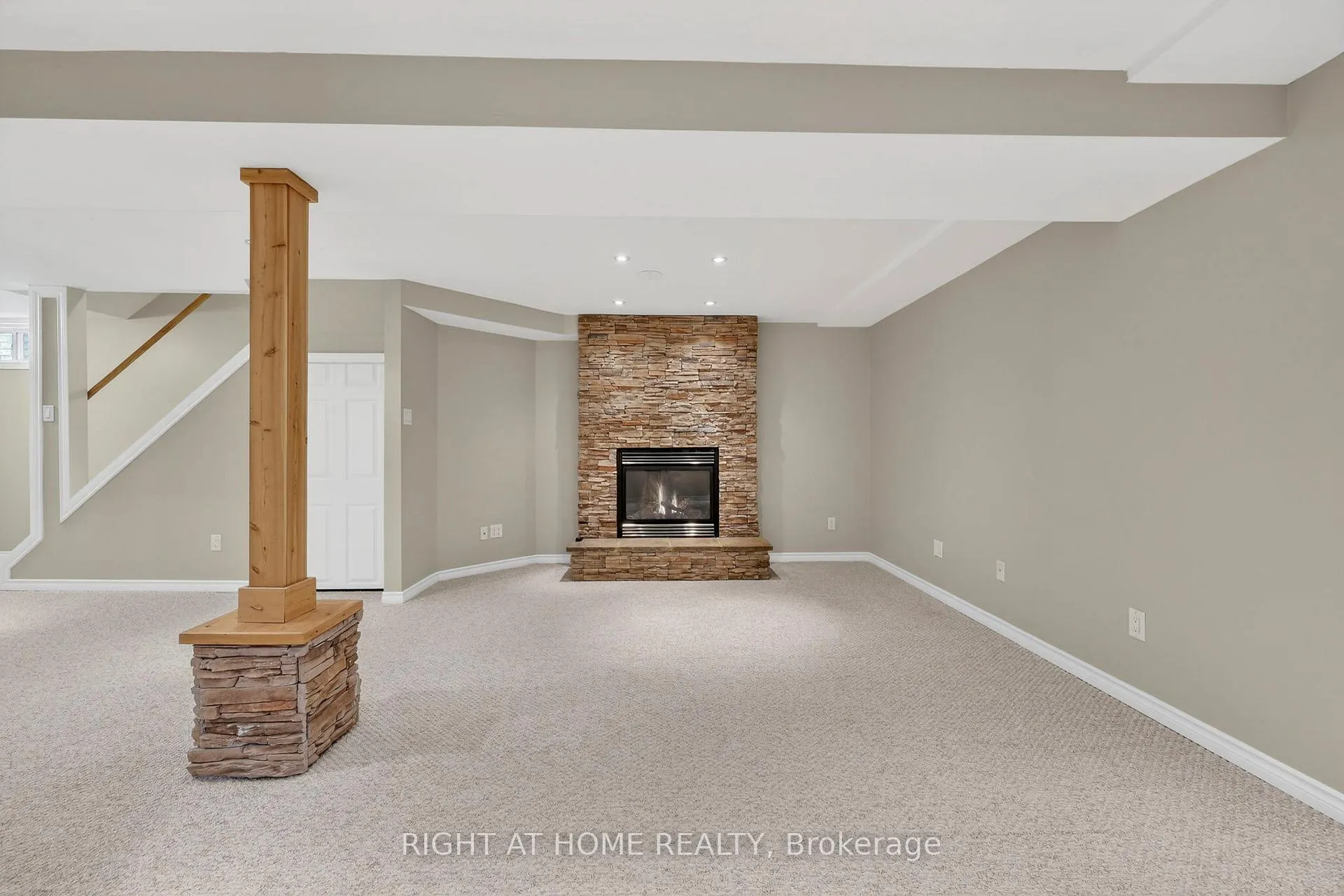 Photo 23 of 65 Masters Drive, Barrie, East Bayfield — HOMEH