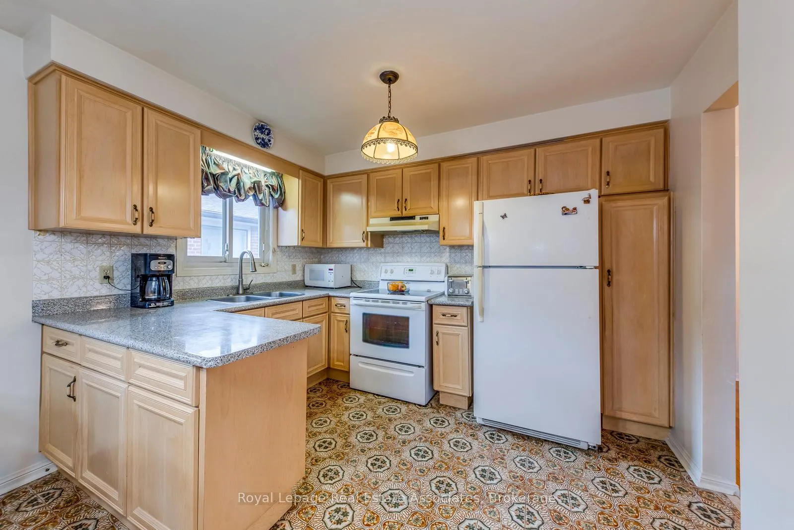 Photo 16 of 37 Prouse Drive, Brampton, Northgate — HOMEH