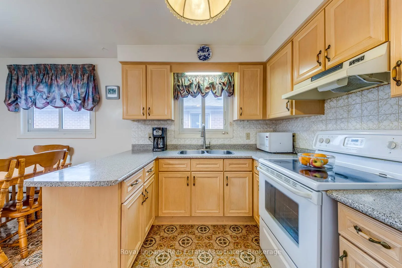 Photo 17 of 37 Prouse Drive, Brampton, Northgate — HOMEH