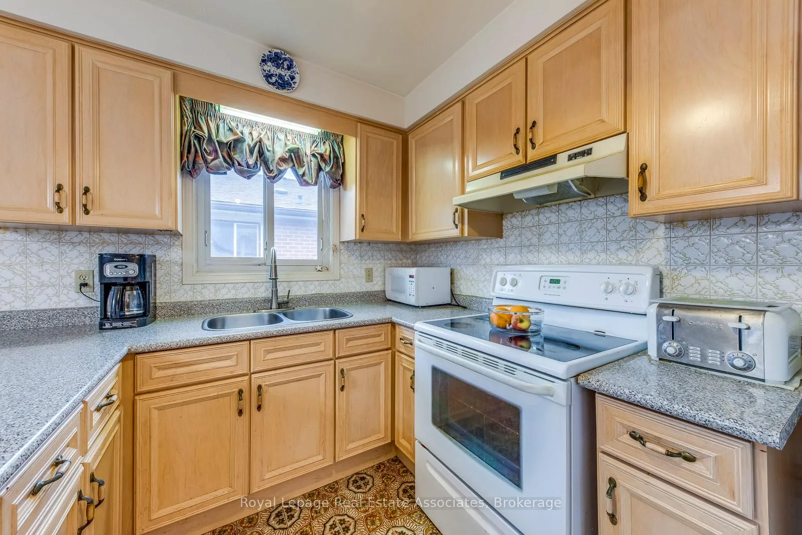Photo 18 of 37 Prouse Drive, Brampton, Northgate — HOMEH