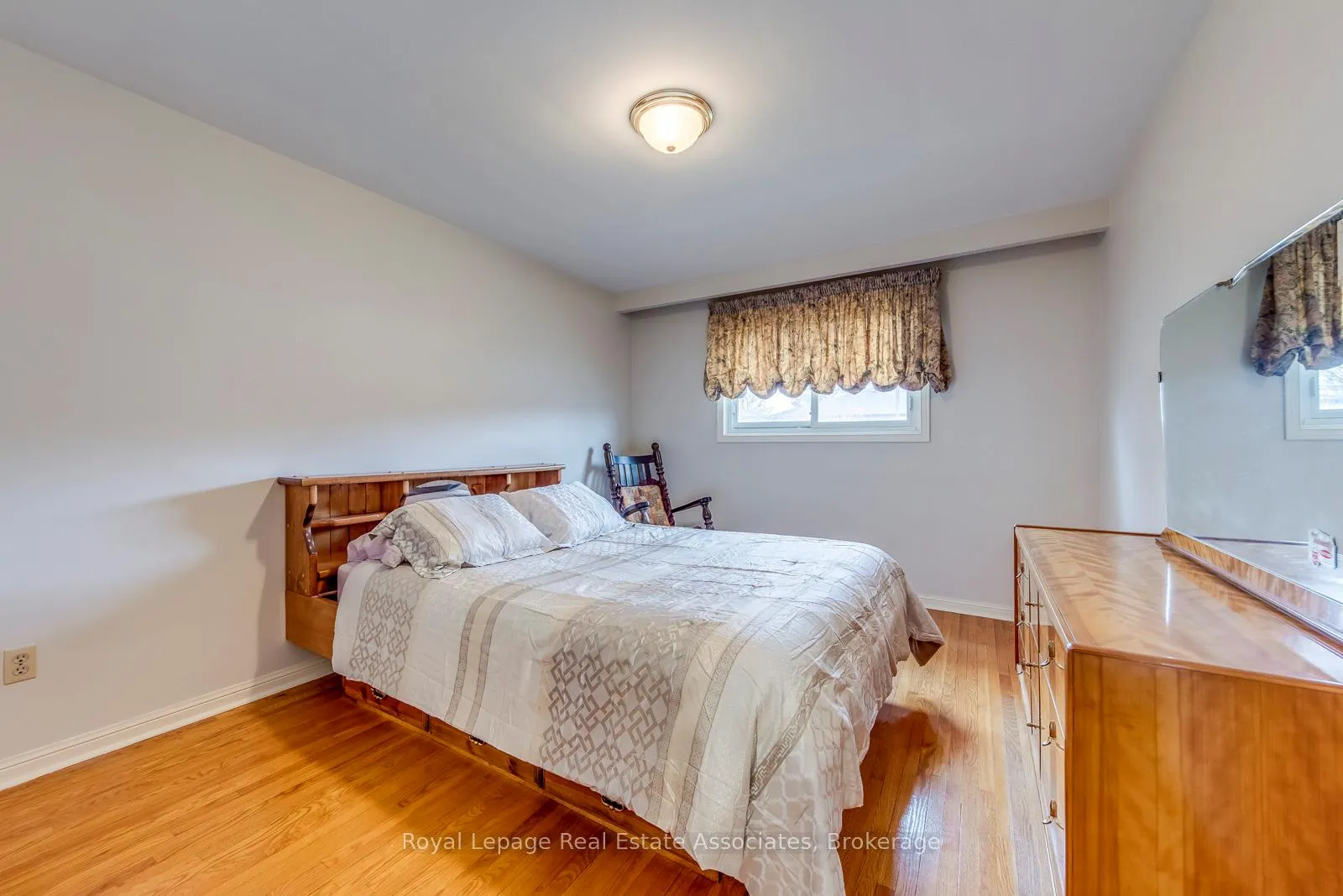 Photo 24 of 37 Prouse Drive, Brampton, Northgate — HOMEH